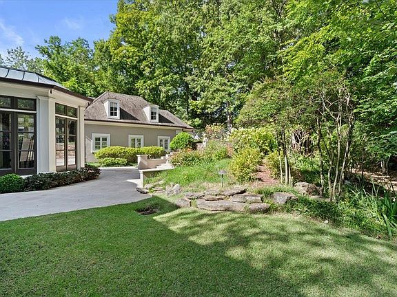 3rd image of 409 River Oaks Rd N