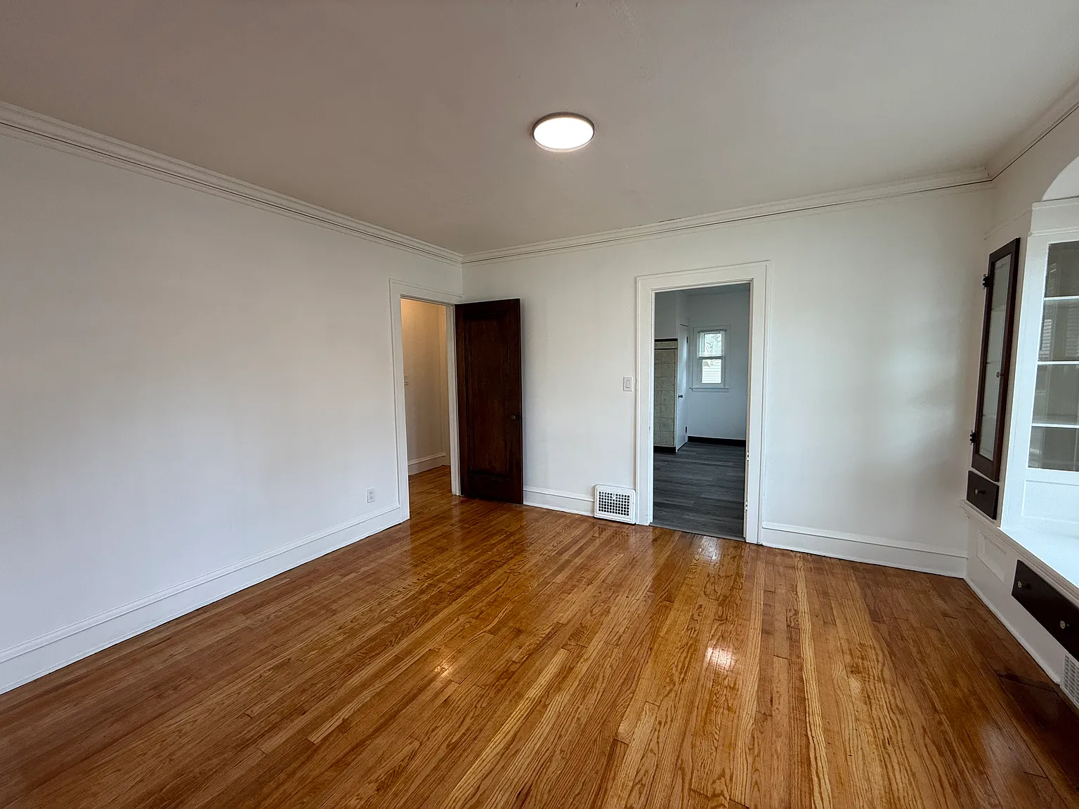 2 bed, 1000 sqft, $1,500 — Photo 3