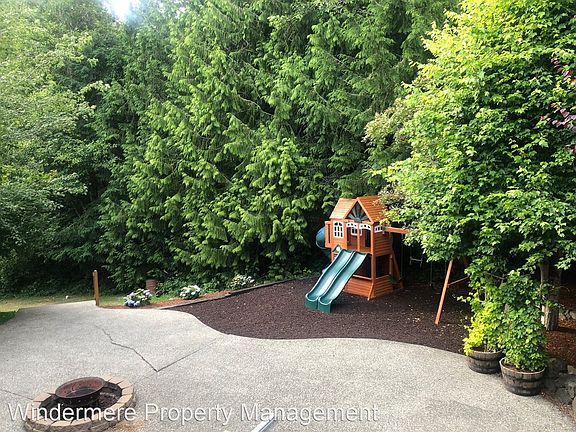 5th image of 1586 NW Sharon Ln