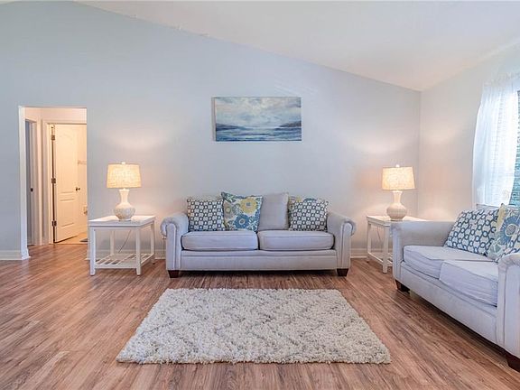 3rd image of 305 Huron Dr