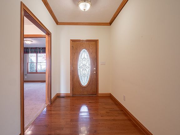 4th image of 6687 Woodcrest Dr