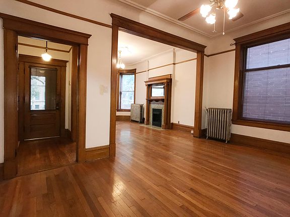 3rd image of 1350 N Hoyne Ave