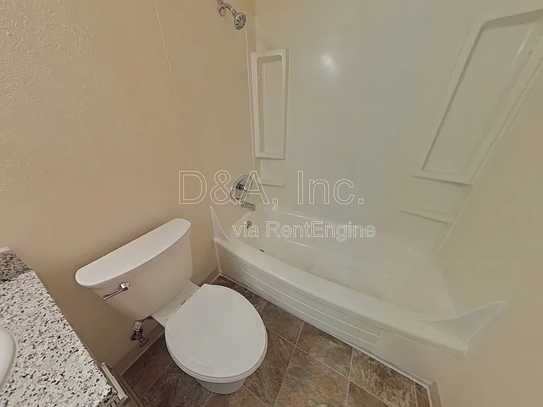 770 NW 11th St — Photo 7