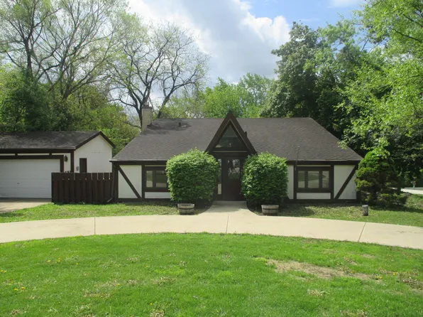 2N131 Willard St, Carol Stream, IL 60188