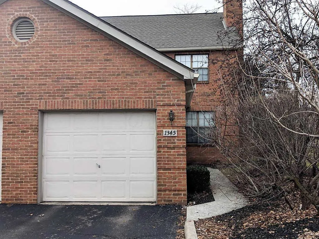1345 Brookview Cir photo 1
