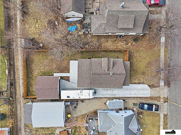 4th image of 2729 Arlington Ave