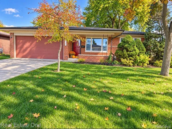 36424 Clifford Dr, Sterling Heights, MI 48312