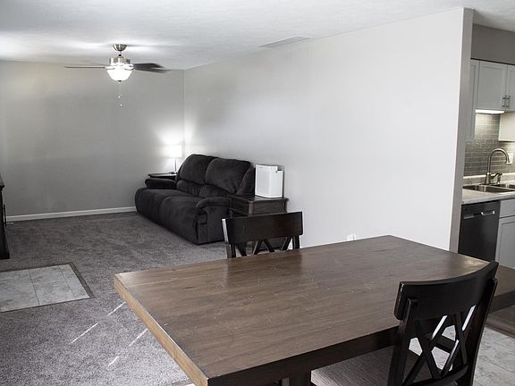 4th image of 901 Oakwood Dr