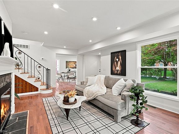 2nd image of 10422 Brighton Rd