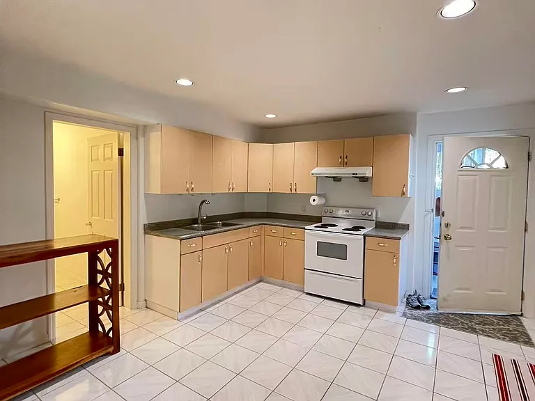 1000 Cliff Ave — Photo 3