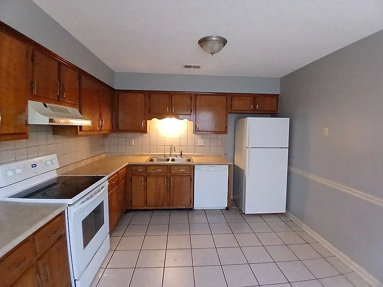 6405 Saginaw Rd — Photo 3