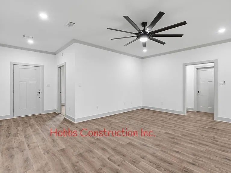 303 1/2 N West St — Photo 3