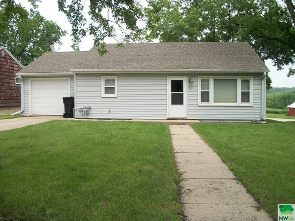 521 Park Ave, Cherokee, IA 51012