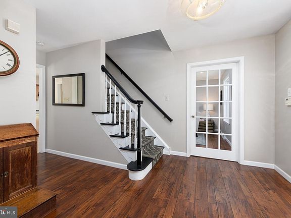 2nd image of 823 Countryside Dr