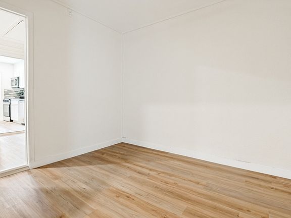 5th image of 109 Sunset Dr