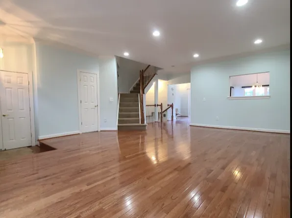 14240 Madrigal Dr, Woodbridge, VA 22193