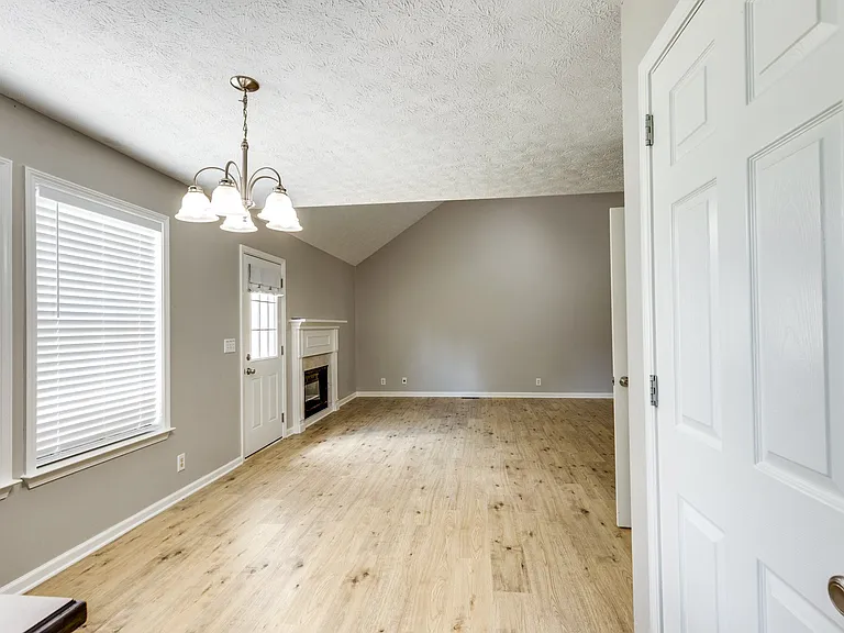125 Grant Ct — Photo 11