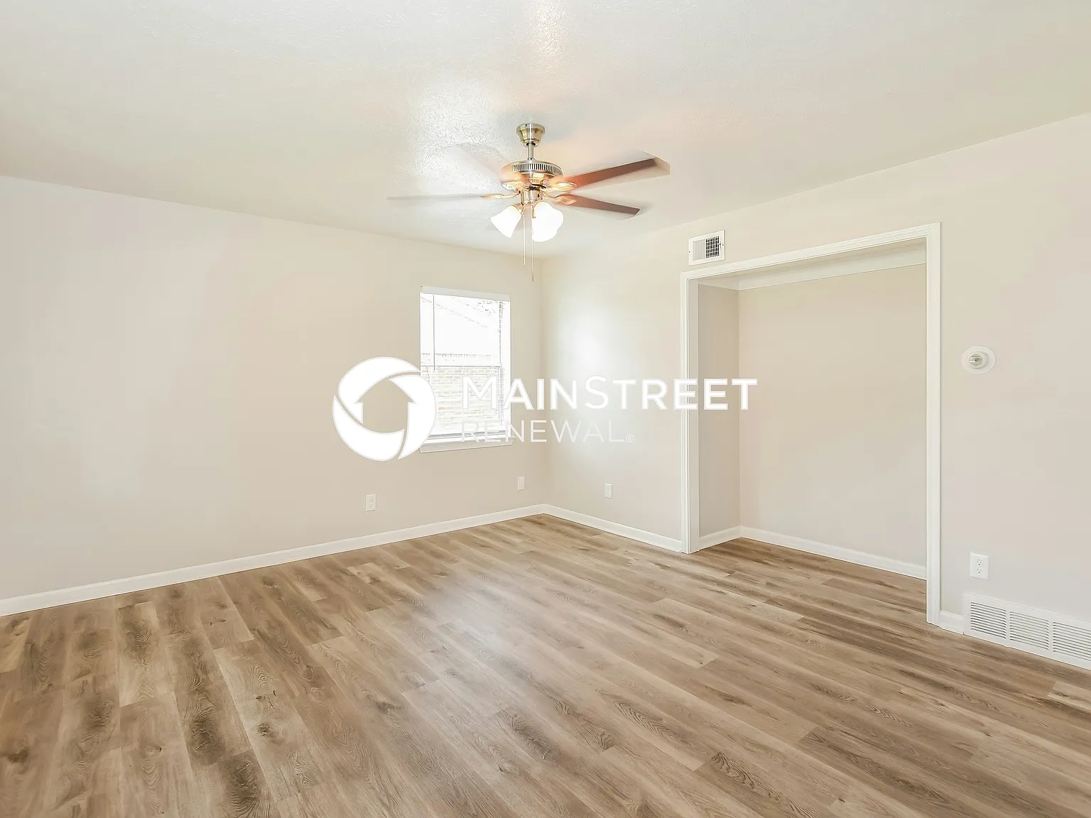 920 Royal St — Photo 2