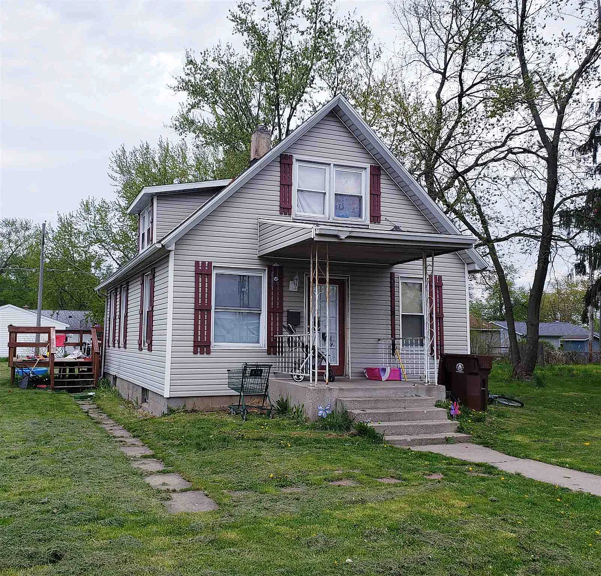 407 Oberreich St photo 1