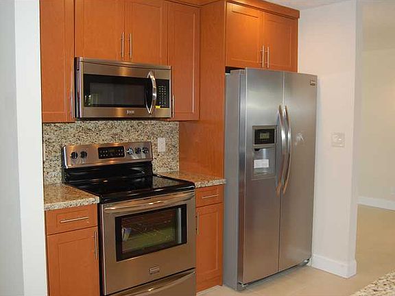 3rd image of 1261 Campanelli Dr W