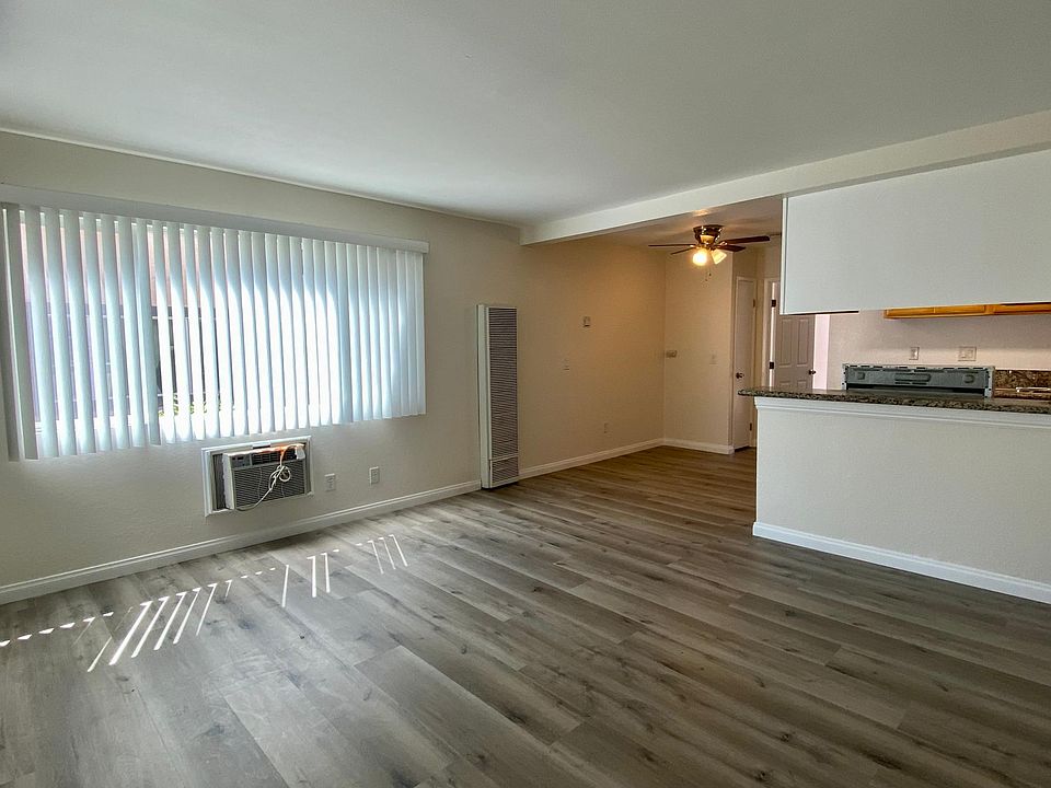 1st image of 1004 E Deodar St