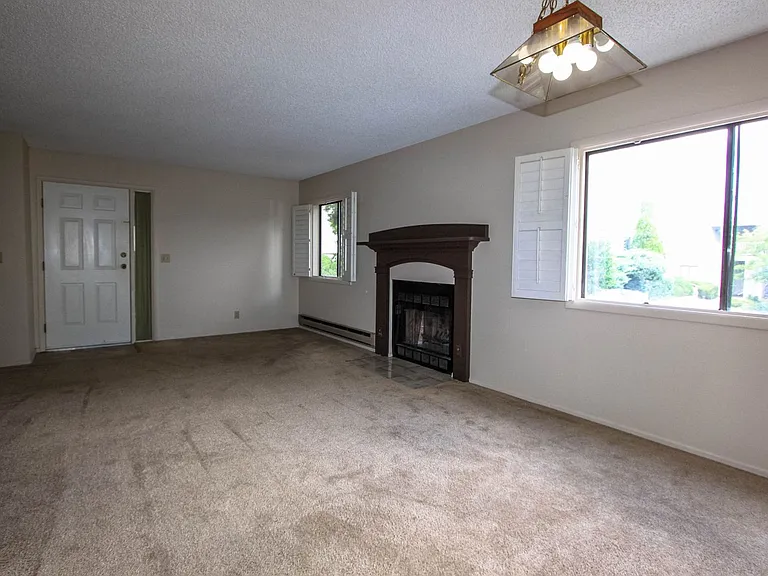 333 W Leroux St #H2 — Photo 2