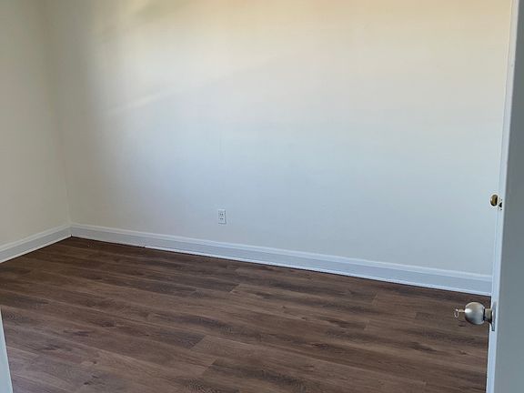 2nd image of 916 Masefield Rd