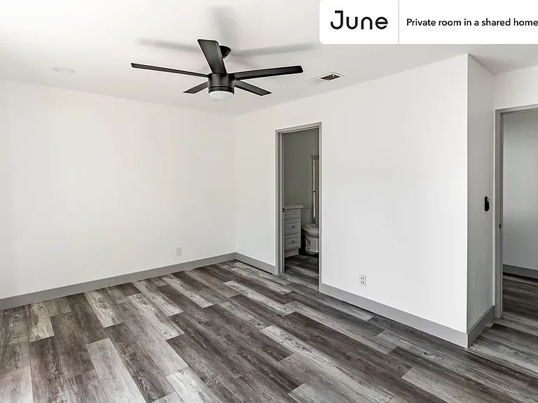 589 N Garfield Ave #C — Photo 4