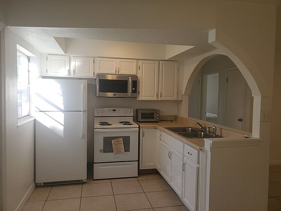 2nd image of 294 Valencia Ave
