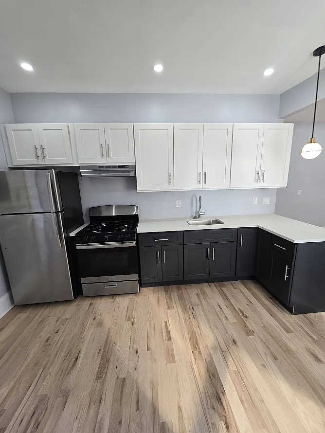3 bed, $2,500 — Photo 2