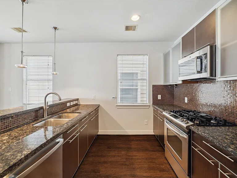 3041 Clinton Dr — Photo 12