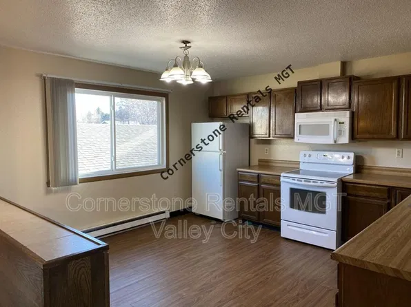940 9th Ave SE, Valley City, ND 58072