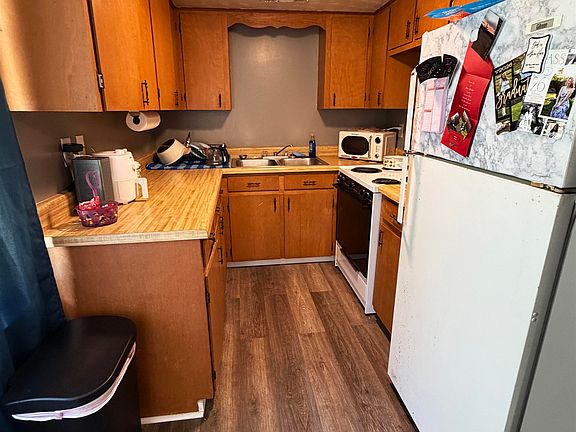 3rd image of 1201 Nightingale Cir