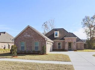 300 Cedar Creek Dr, Madisonville, LA 70447