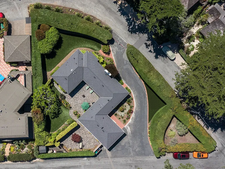 26224 Hilltop Pl — Photo 3
