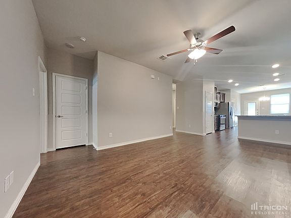 5th image of 2237 Miramar Dr