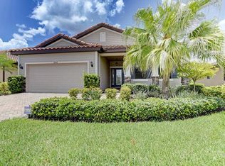 8208 36th St E, Sarasota, FL 34243