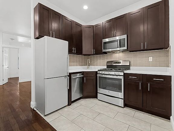 3rd image of 167 Waverly Ave APT 1