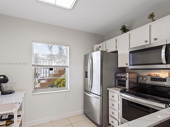 5th image of 5530 Lakeside Dr APT 104