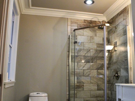 Master Bath (3/4)
