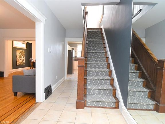 4th image of 35 Tisdale St S