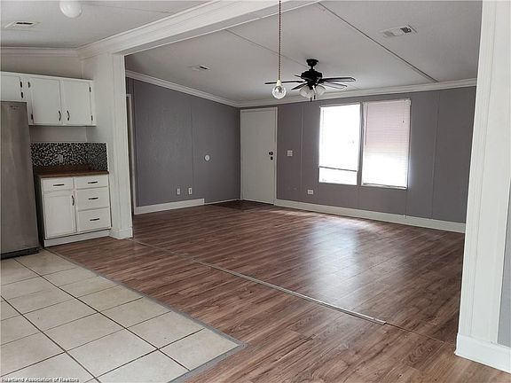 4th image of 711 River Dr
