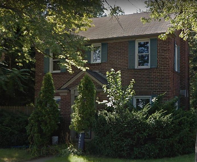 1st image of 921 Voorheis St