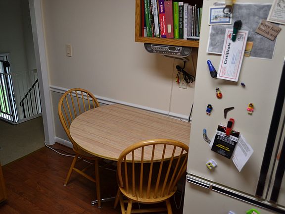 5th image of 993 Miller Cir