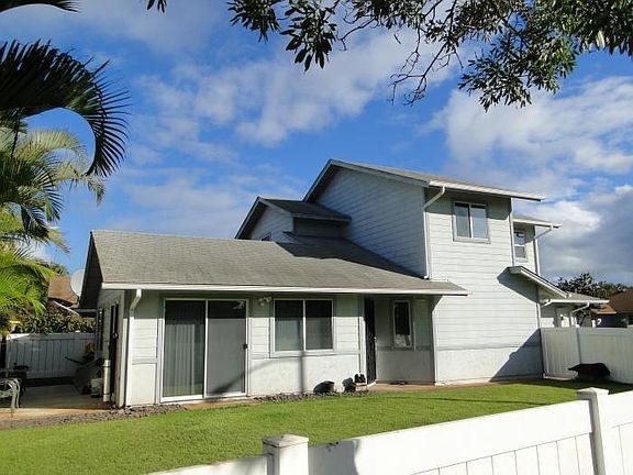 Large Yard with Vinyl Fence.