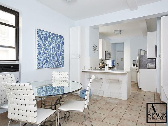3rd image of 1067 Park Ave APT 3A
