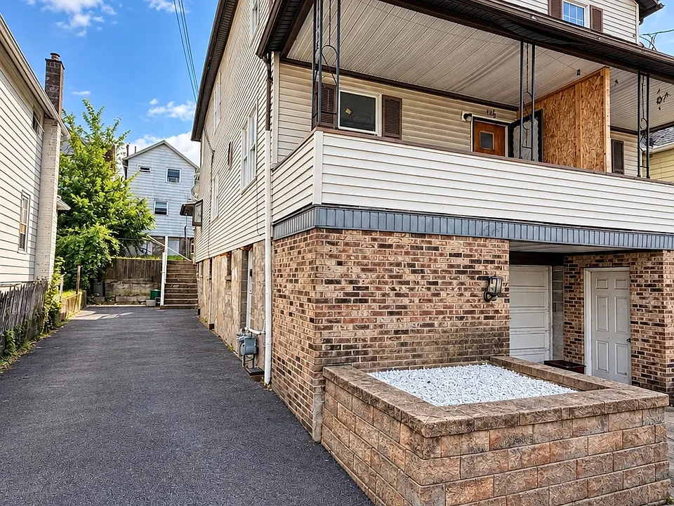 77 Carroll St #1/2