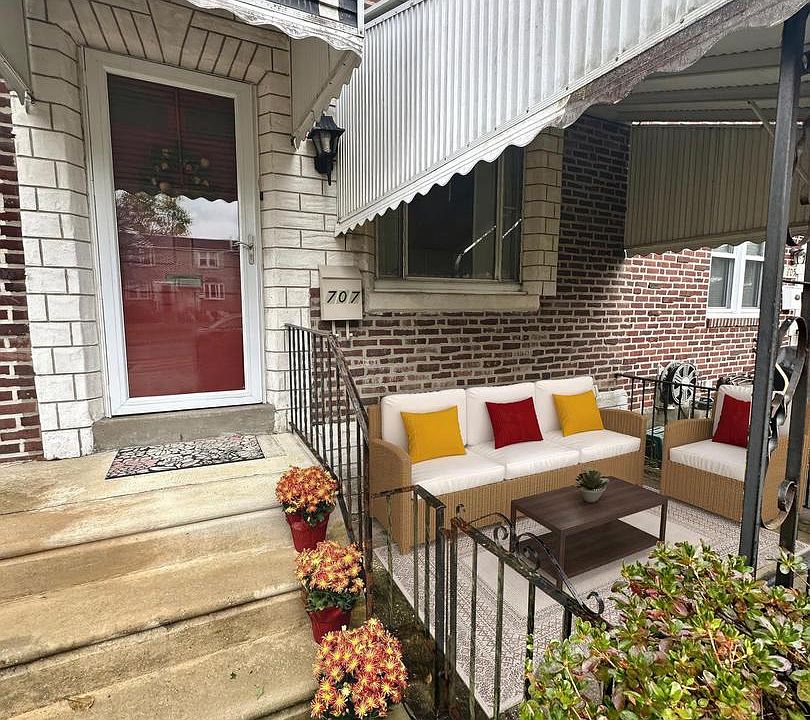 1st image of 707 Crescent Dr