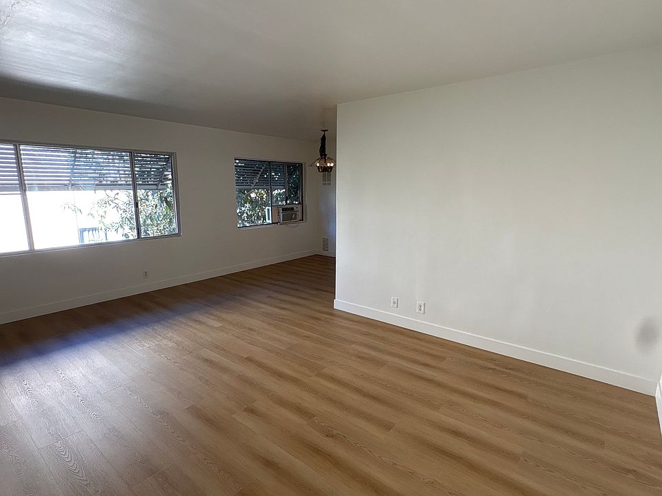 1st image of 131 S Occidental Blvd #15