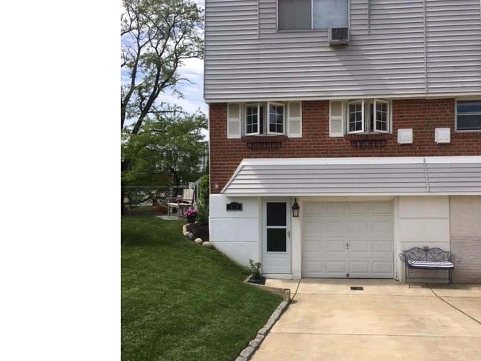 1st image of 858 Lawler St
